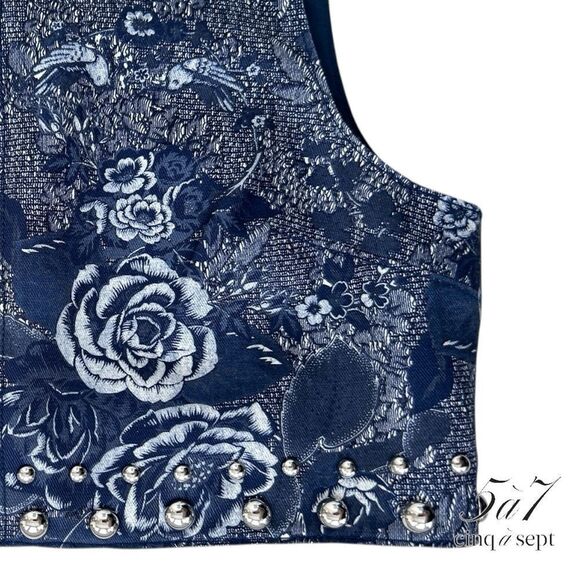 Cinq à Sept **NWT** Maia Studded Crop Top in Indigo Blue Floral - Picture 8 of 9